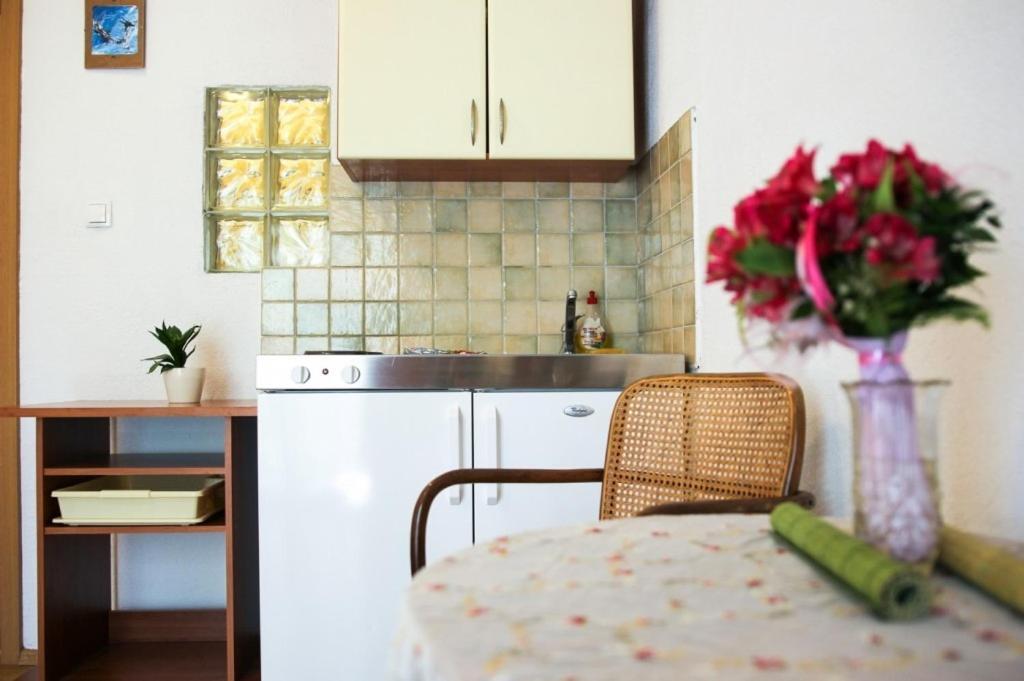Apartments By The Sea Makarska - 15200 エクステリア 写真